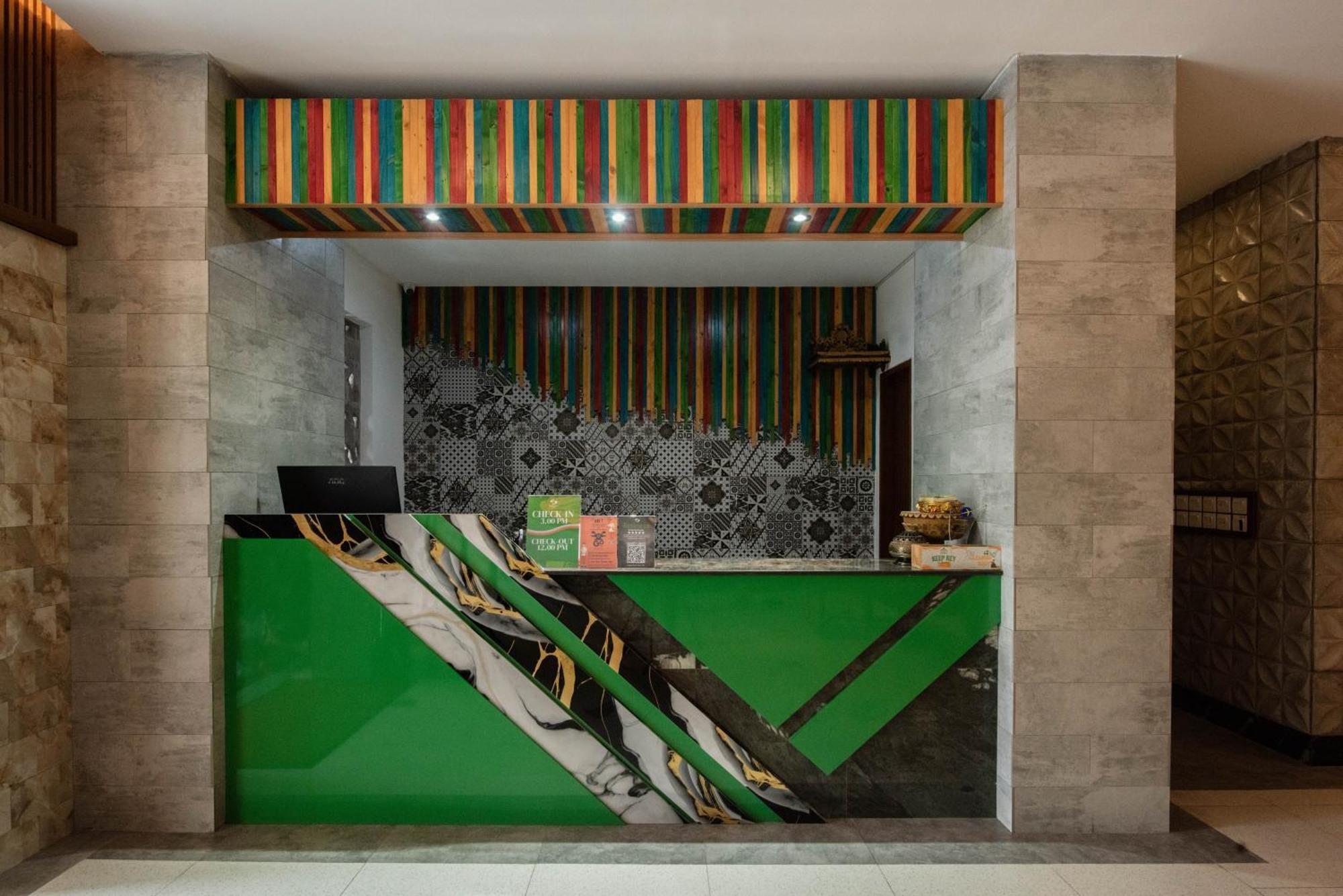 Sandat Hotel Legian Exterior photo