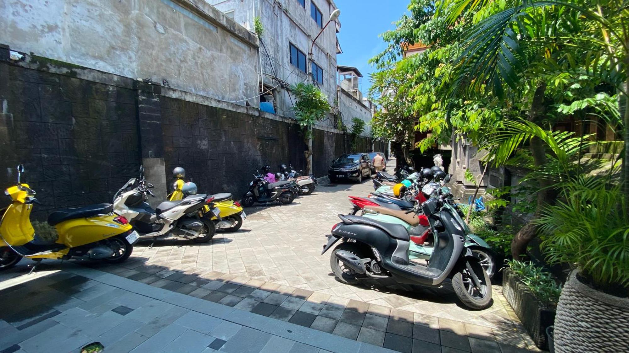 Sandat Hotel Legian Exterior photo