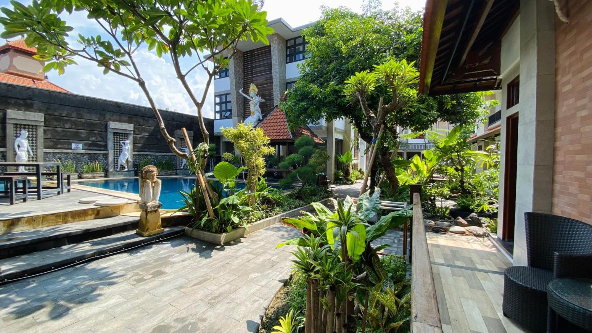 Sandat Hotel Legian Exterior photo